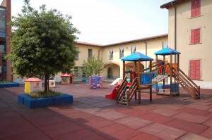 cortile parco giochi treviolo asilo scuola materna